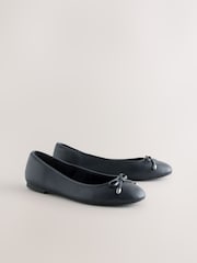 Azul marino - Bailarinas con puntera redonda de cuero de Forever Comfort® - Imagen 2 de 5