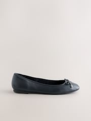 Azul marino - Bailarinas con puntera redonda de cuero de Forever Comfort® - Imagen 3 de 5