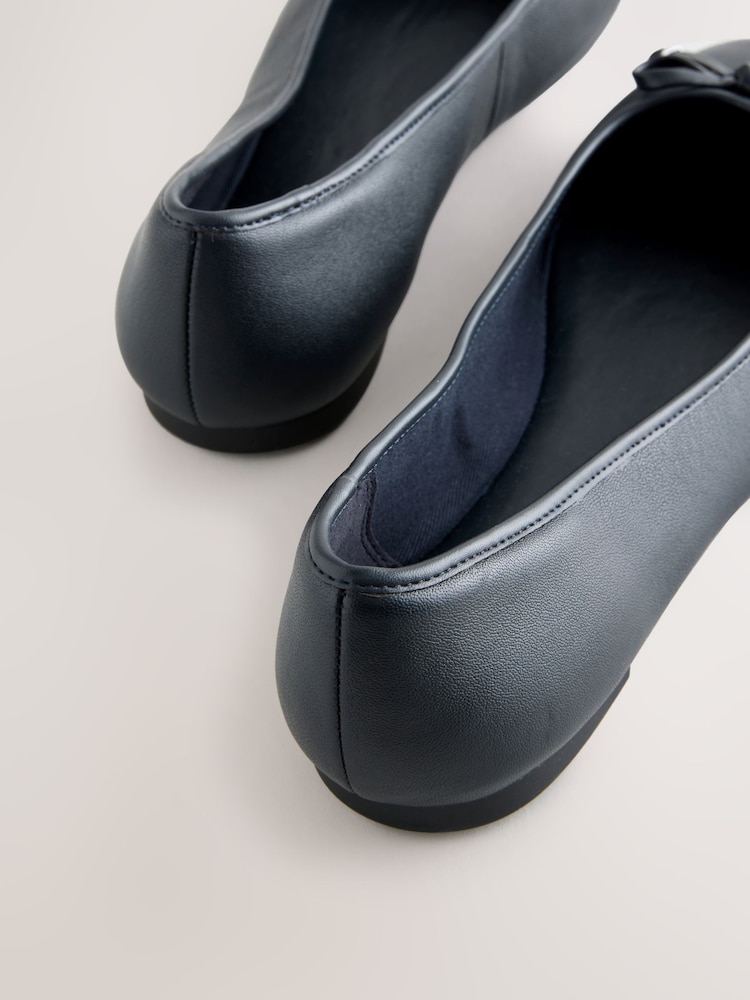 Azul marino - Bailarinas con puntera redonda de cuero de Forever Comfort® - Imagen 5 de 5