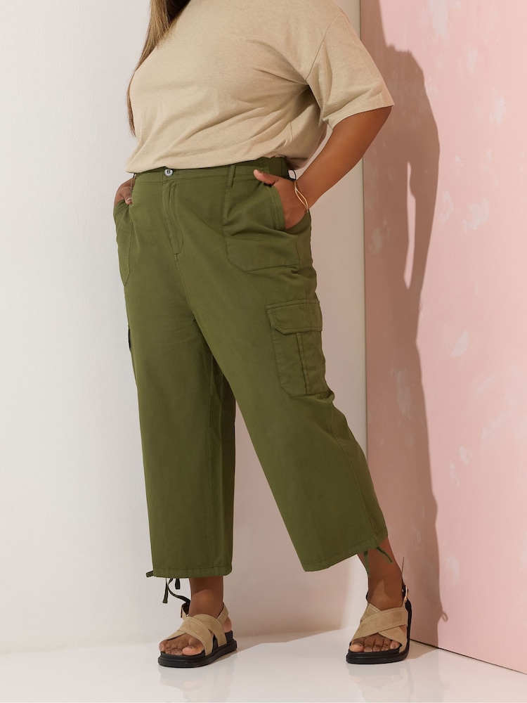 Grün - Yours Curve Woven Cargo Cropped 100% Cotton Trousers - Bild 1 von 5