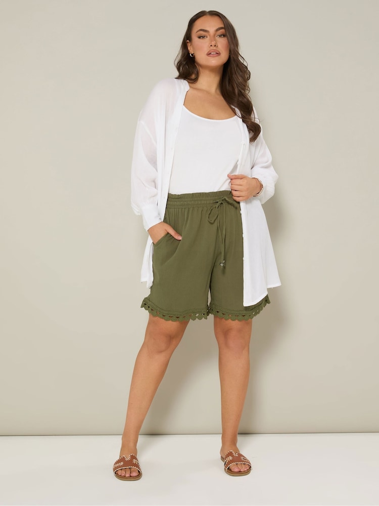 Yours Curve Green Trim Hem Crinkle Shorts - Image 2 of 9