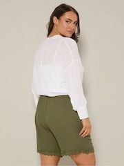 Yours Curve Green Trim Hem Crinkle Shorts - Image 3 of 9