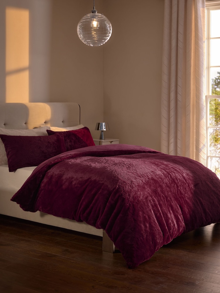 Burgundy Red Plush Faux Fur Duvet Cover and Pillowcase Set - Image 1 of 4 Burgundy Red Plush Faux Fur Duvet Cover and Pillowcase Set - Image 1 of 4