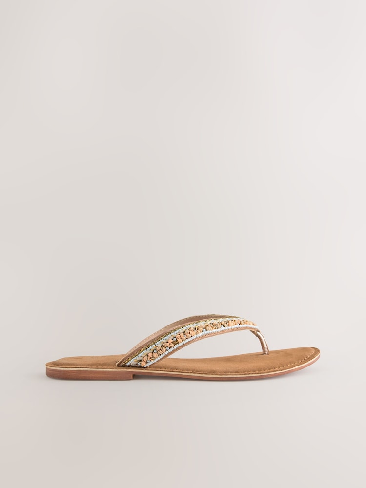 Dorado ante - Sandalias con tira al dedo con cuentas Forever Comfort® - Imagen 1 de 6 Dorado ante - Sandalias con tira al dedo con cuentas Forever Comfort® - Imagen 1 de 6