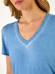 Azul - Roman Bead Trim Detail V-Neck T-Shirt - Imagem 5 de 5