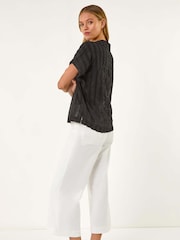 Negro - Roman Textured Collar V-Neck T-Shirt - Imagen 3 de 5