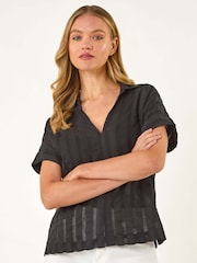 Negro - Roman Textured Collar V-Neck T-Shirt - Imagen 4 de 5
