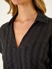 Negro - Roman Textured Collar V-Neck T-Shirt - Imagen 5 de 5