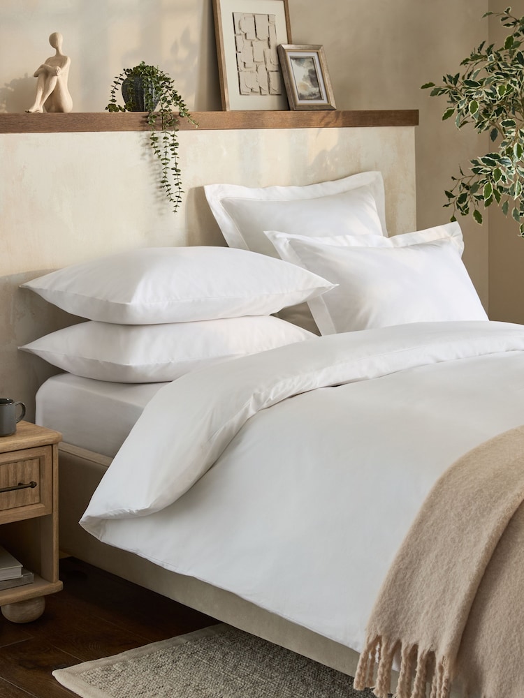 White Collection Luxe 200 Thread Count Egyptian Cotton Duvet Cover and Pillowcase Set - Image 1 of 4