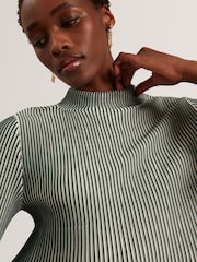 Blusa canelada Ted Baker Aeris com bainha e mangas caneladas - Imagem 6 de 8