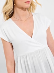 Blanco - Joe Browns Relaxed Fit V-Neck 100% Cotton Top - Imagen 2 de 5