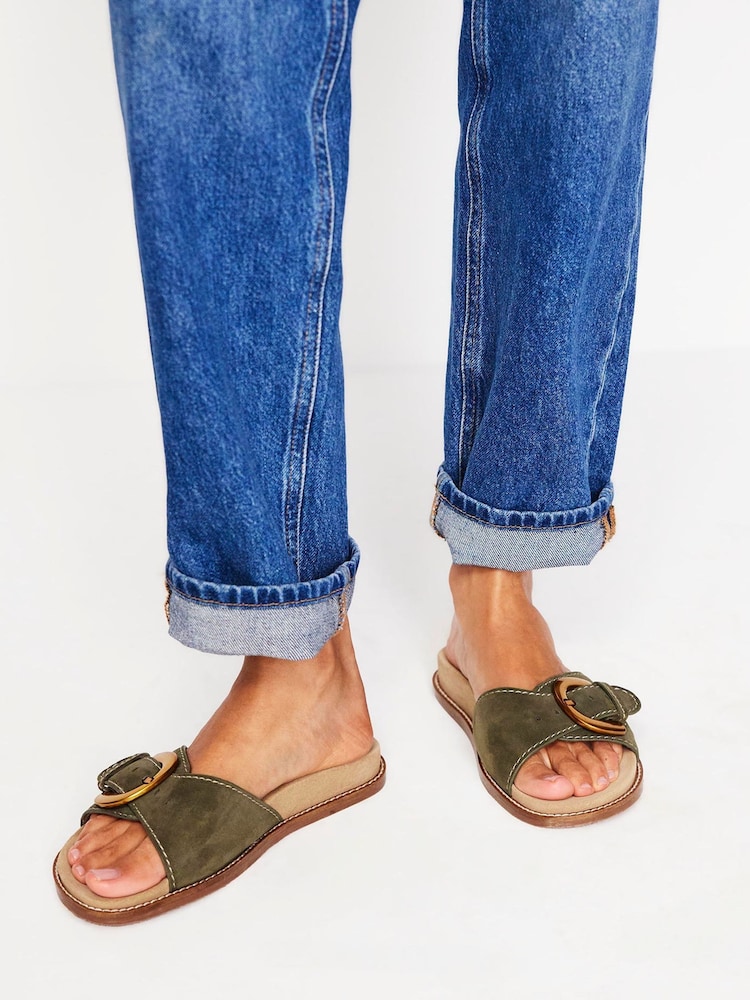 Sandalias estilo chinelas con detalle metálico de Boden - Imagen 1 de 5