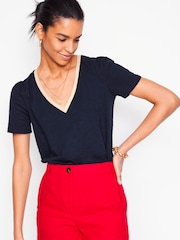 Azul - Camiseta Boden com acabamento metálico com decote em V - Imagem 1 de 5