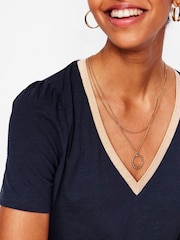 Azul - Camiseta Boden com acabamento metálico com decote em V - Imagem 2 de 5