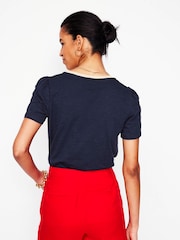 Azul - Camiseta Boden com acabamento metálico com decote em V - Imagem 3 de 5