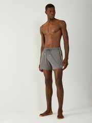 Grau - BOSS – Iconic – Badeshorts mit ikonischem Seitenstreifen - Bild 2 von 4