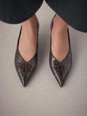 Marrón chocolate - Zapatos de tacón bajo con puntera en punta - Imagen 7 de 11