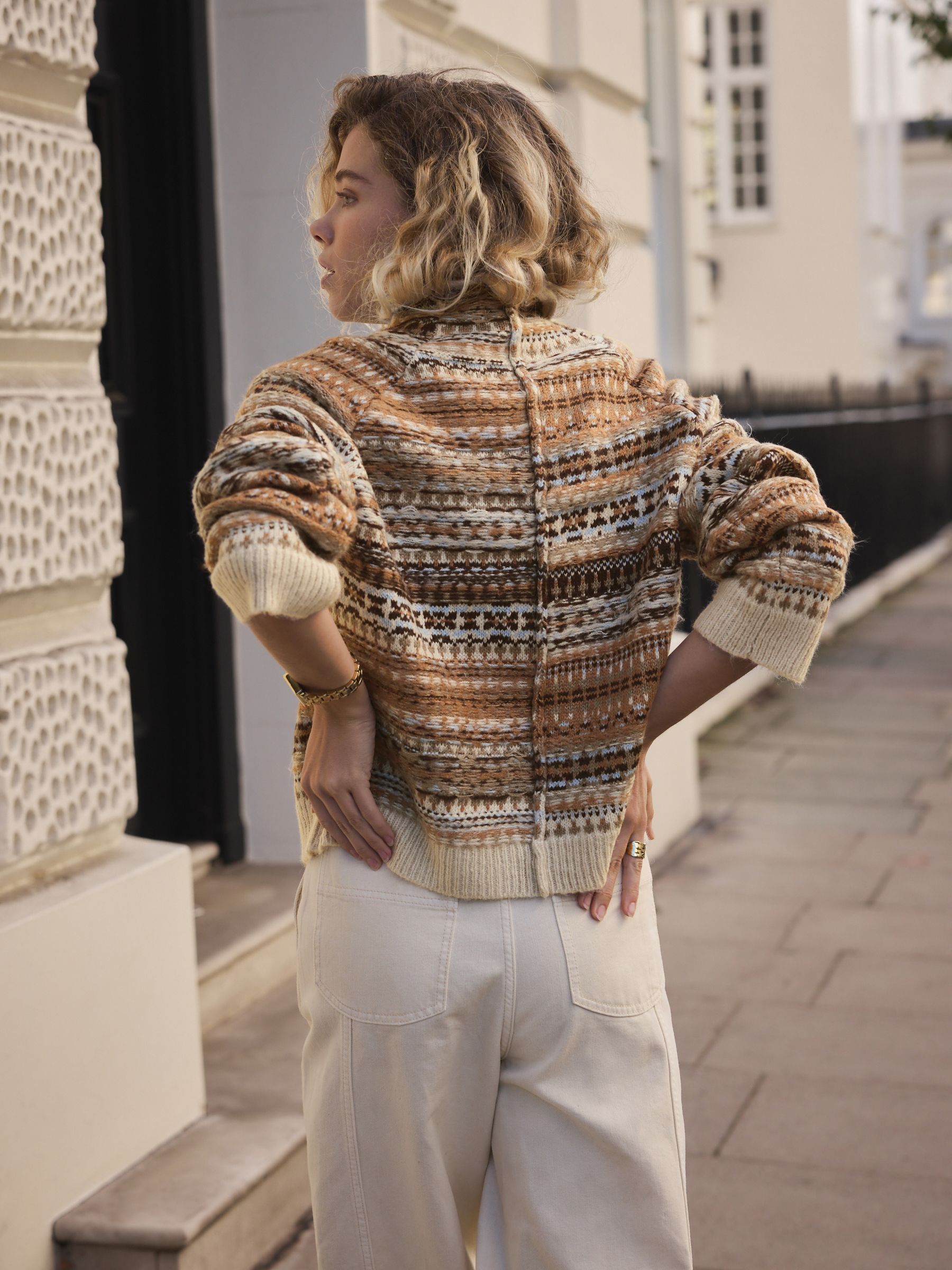 Next：日本 マルチ ニュートラル - スタンドネック フェアアイル柄