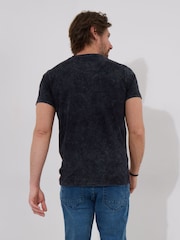 Joe Browns 100% Cotton Palm Tree Skeleton Graphic Short Sleeve T-Shirt - صورة 2 من 5