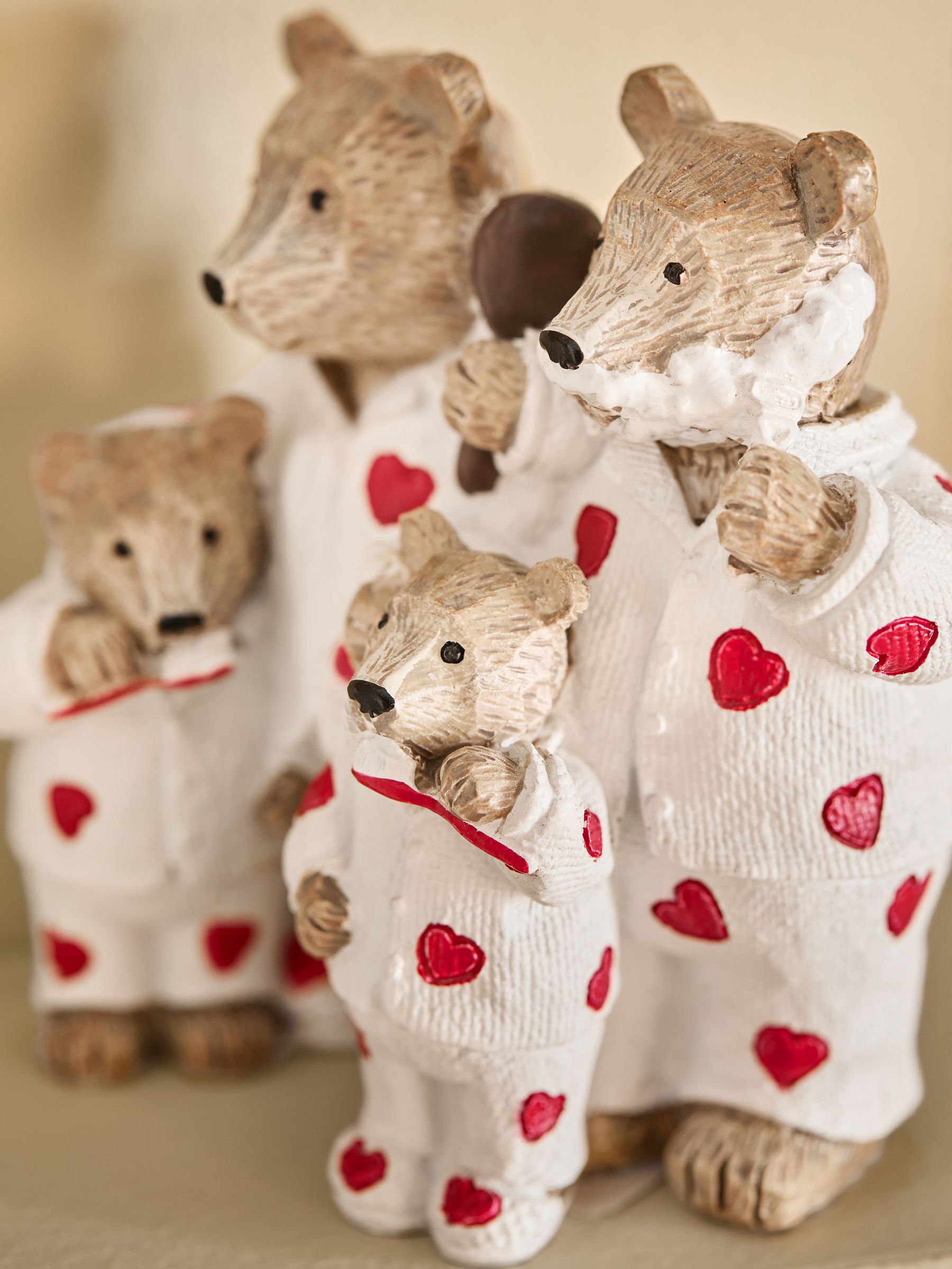 y*n様 75’ PIELS BEER バート＆ハリー置物 Buy Bertie Bear Heart Hamish The Highland Cow Family Bathroom