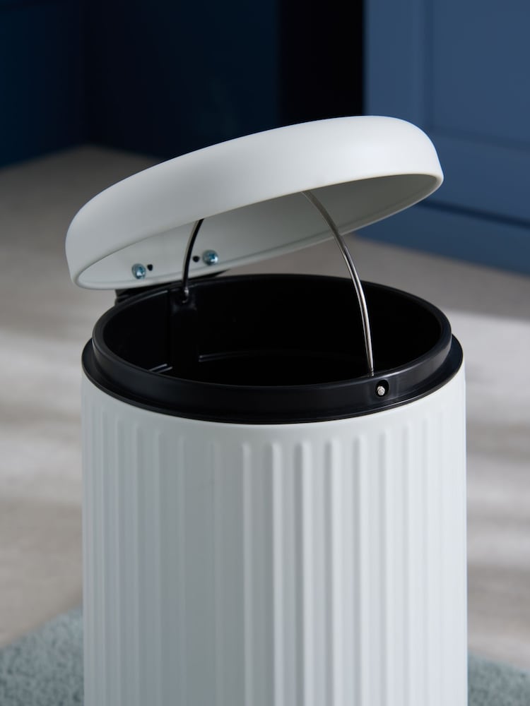 White Rib Soft Close 3 Litre Pedal Bin - Image 2 of 3 White Rib Soft Close 3 Litre Pedal Bin - Image 2 of 3