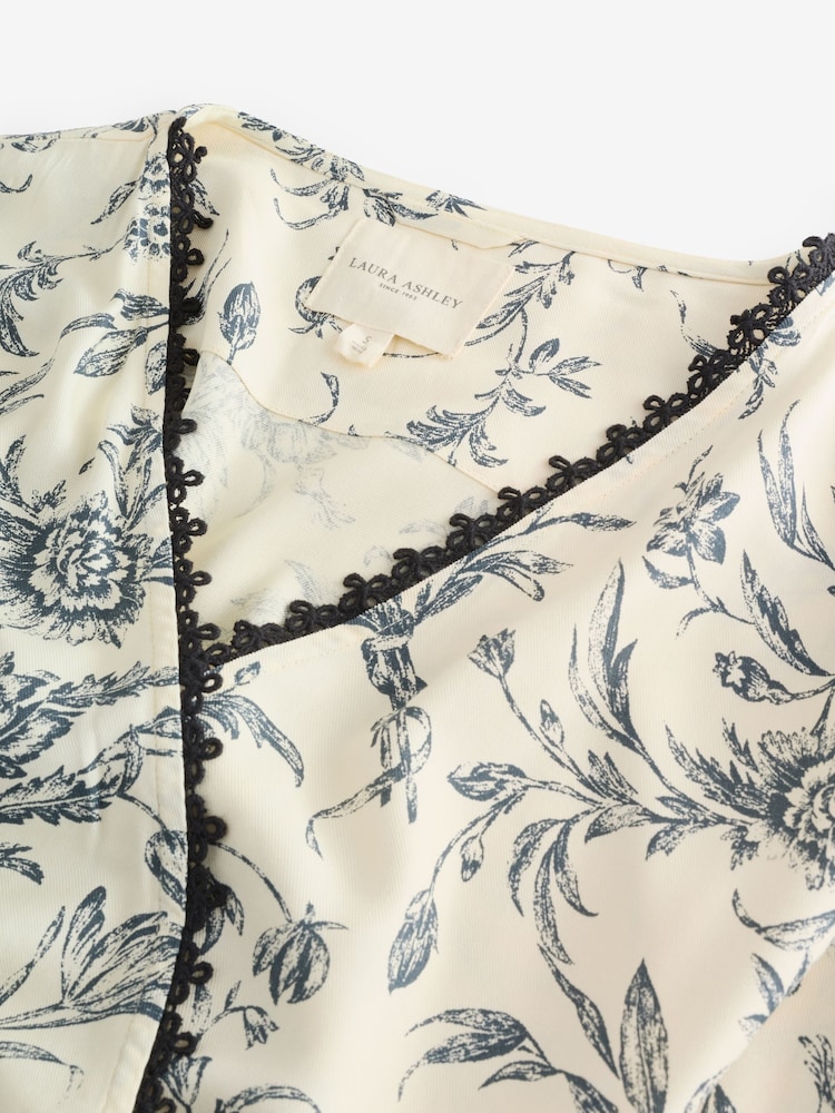 Laura Ashley Monochrome Lloyd Viscose Robe - Image 2 of 4