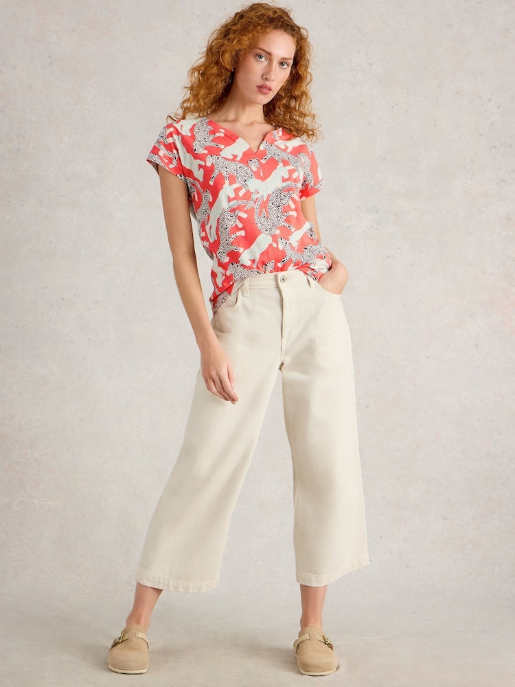 Coral - Camiseta de algodón 100  con muesca en el cuello Nelly de White Stuff - Imagen 1 de 6