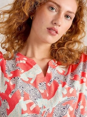 Coral - Camiseta de algodón 100  con muesca en el cuello Nelly de White Stuff - Imagen 4 de 6