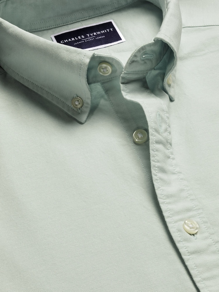 Charles Tyrwhitt Green Plain Classic Fit Short Sleeve Button-Down Stretch Washed Oxford 100% Cotton Shirt - Image 3 of 5