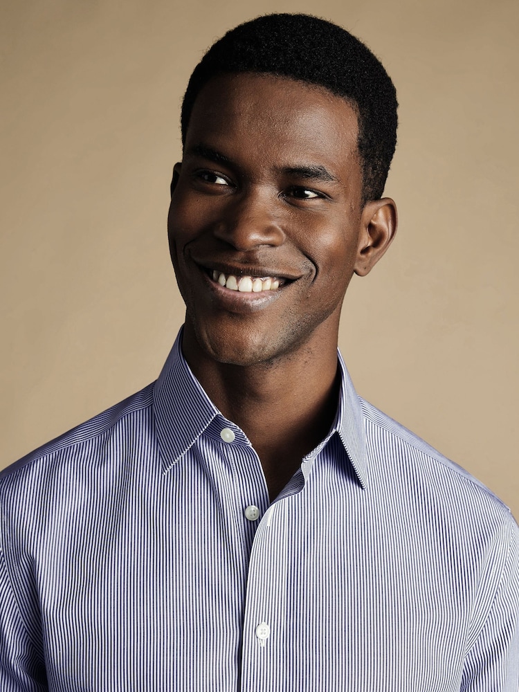 Charles Tyrwhitt NavyBlue Classic Fit Non-Iron Cutaway Collar Gingham 100% Cotton Shirt - Image 2 of 6
