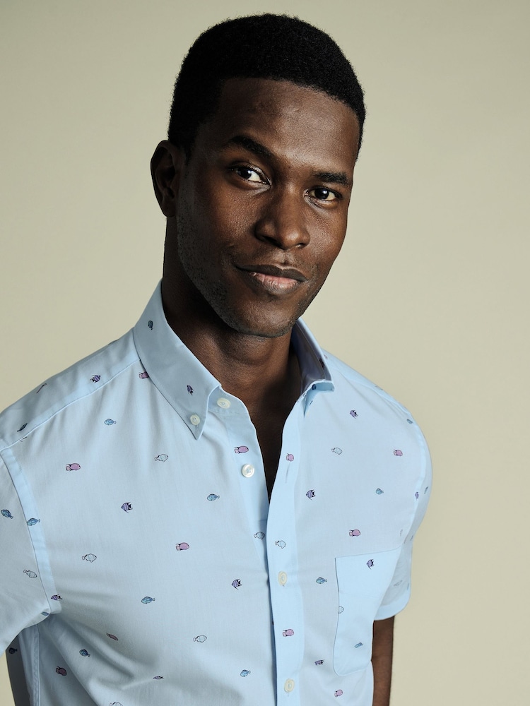 Charles Tyrwhitt Blue Slim Fit Fish Slim Fit Short Sleeve Non-Iron Print 100% Cotton Shirt - Image 2 of 5