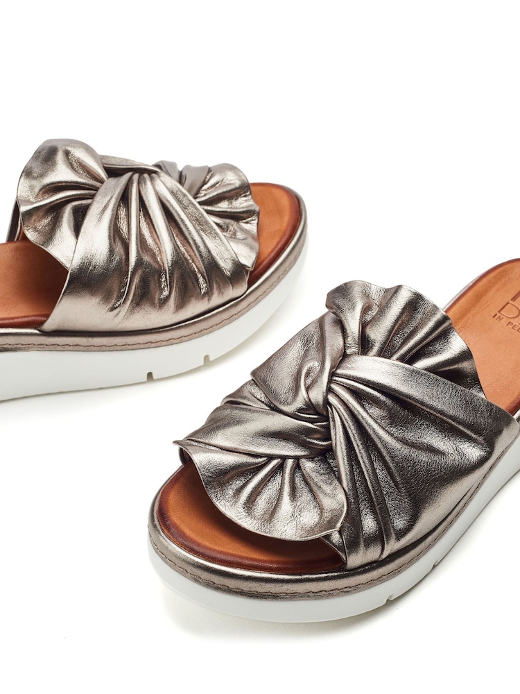 Moda in Pelle Ollin Twist Upper Sporty Low Wedge Leather Sliders - Image 4 of 4