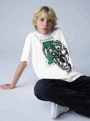 Blanco/Caduceo - Camiseta de cuello redondo con gráfico extragrande para niños de smALLSAINTS - Imagen 3 de 8