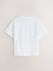 Blanco/Caduceo - Camiseta de cuello redondo con gráfico extragrande para niños de smALLSAINTS - Imagen 6 de 8