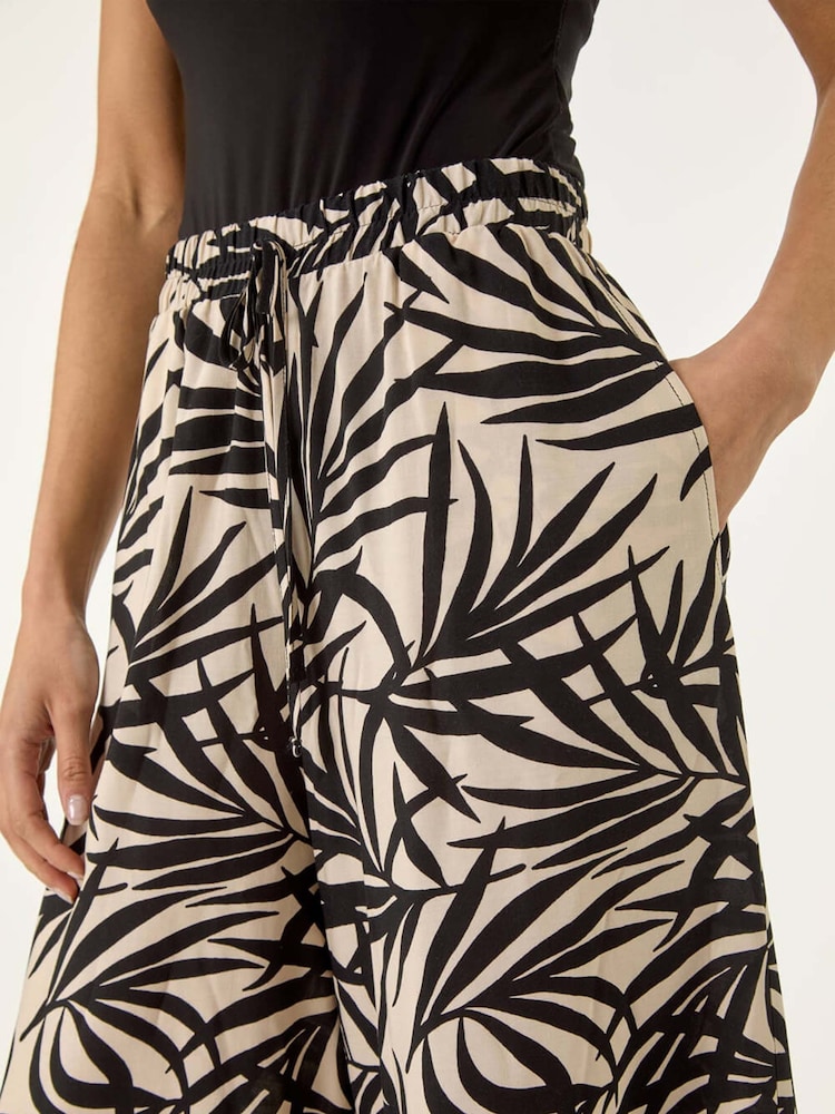 Roman Black Petite Leaf Border Print Tie Waist Culottes - Image 5 of 5
