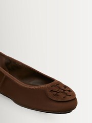 Tory Burch Minnie Travel Ballet - صورة 4 من 4