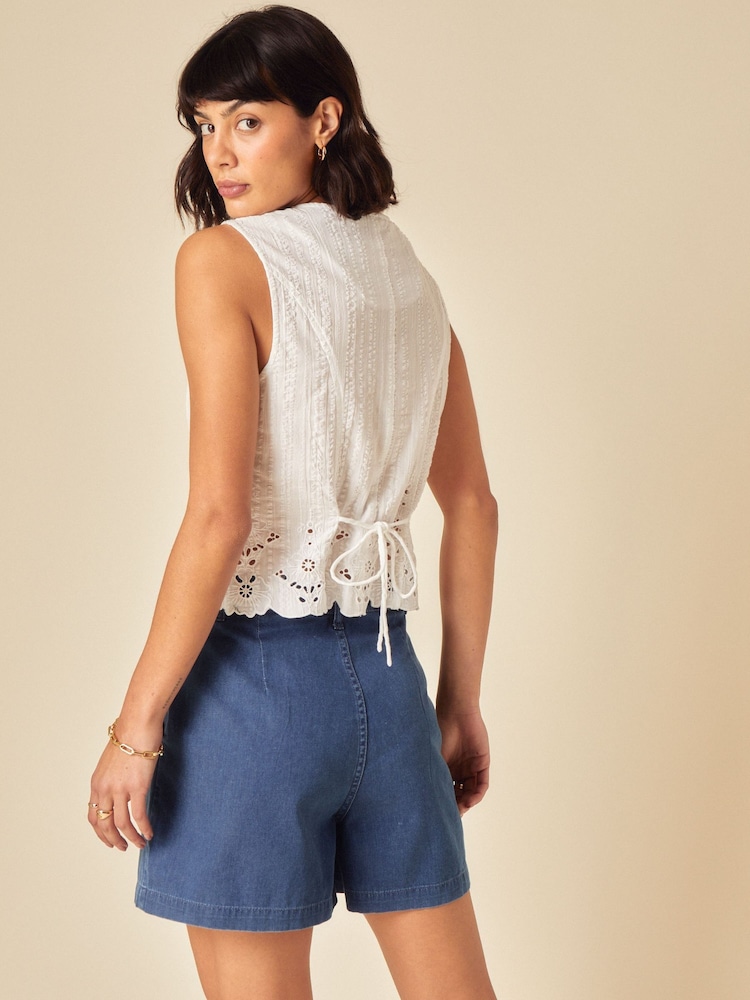 Nobodys Child White Layla Seersucker Button Down Broderie Scallop Hem 100% Cotton Waistcoats - Image 2 of 5