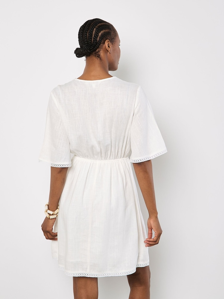 Apricot White Daisy Lace Batwing Linen Dress - Image 4 of 4