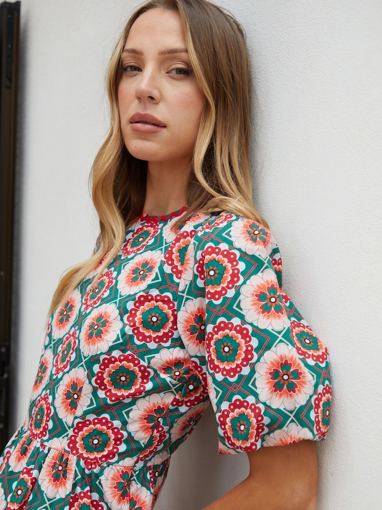 Another Sunday Green Floral Poplin Short Puff Sleeve Tiered Smock 100% Cotton Midi Dress - Image 6 of 6