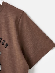 Oliver Bonas House of Cats Graphic Print 100% Cotton T-Shirt - Imagem 5 de 7