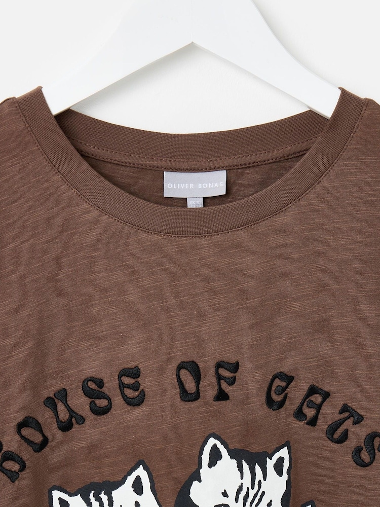 Oliver Bonas House of Cats Graphic Print 100% Cotton T-Shirt - Imagem 7 de 7