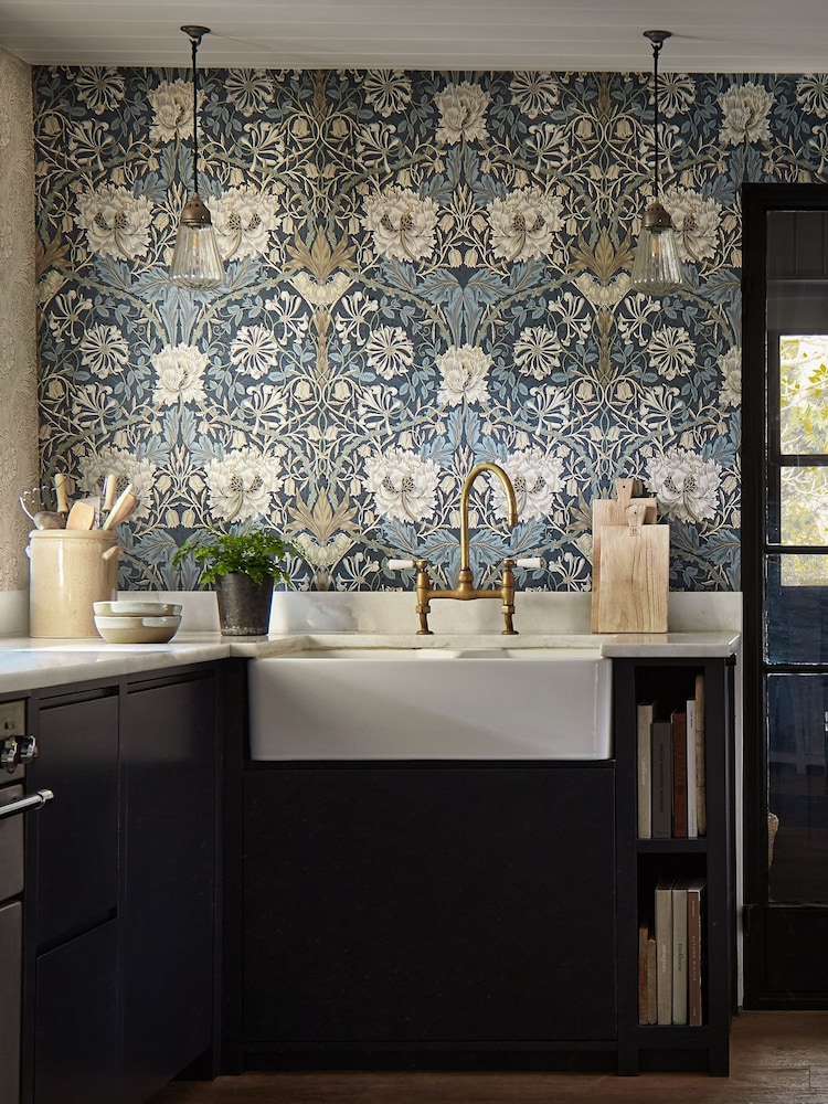 Morris & Co Honeysuckle Tulip Woad Thyme Honeysuckle  Tulip Morris  Friends 10M Wallpaper - Image 2 of 3