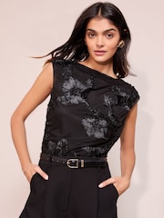 Preto - Friends Like These Cornelli Floral Detail Top - Imagem 3 de 4