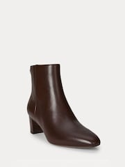 Castanho - Lauren Ralph Lauren Textured Leather Heeled Ankle Boots - Imagem 2 de 4
