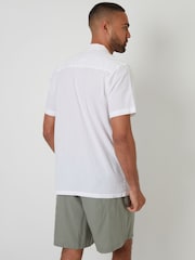 Белый - Threadbare Pleat Detail Linen Blend Short Sleeve Shirt - Изображение 2 из 4