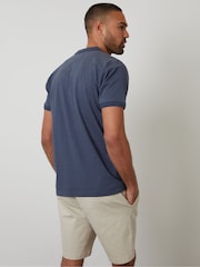 أزرق مائي - Threadbare Textured 100% Cotton Jersey Polo Shirt - صورة 2 من 4