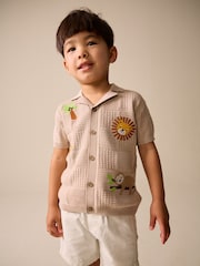 בגוון טבעי עם דוגמת ספארי - Character Revere Collar Knitted Polo Shirt (3mths-7yrs) - תמונה 2 מתוך 3