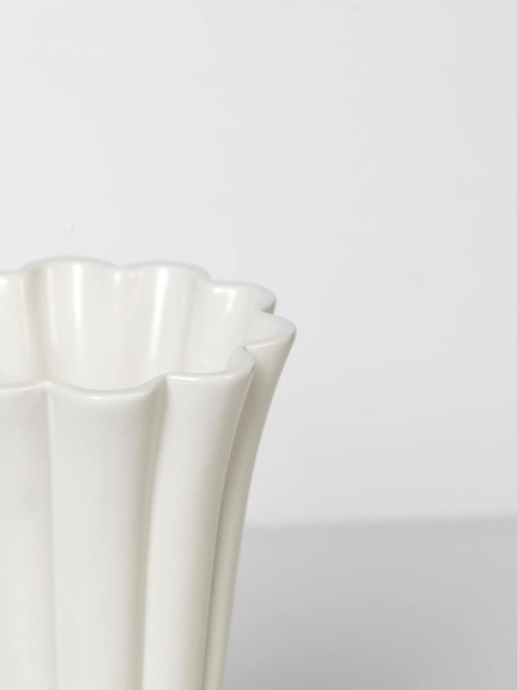 Broste Copenhagen Cream Heli Vase - Image 4 of 4 Broste Copenhagen Cream Heli Vase - Image 4 of 4