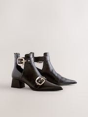 بني - Forever Comfort® Cut Out Buckle Detail Ankle Boots - صورة 2 من 5