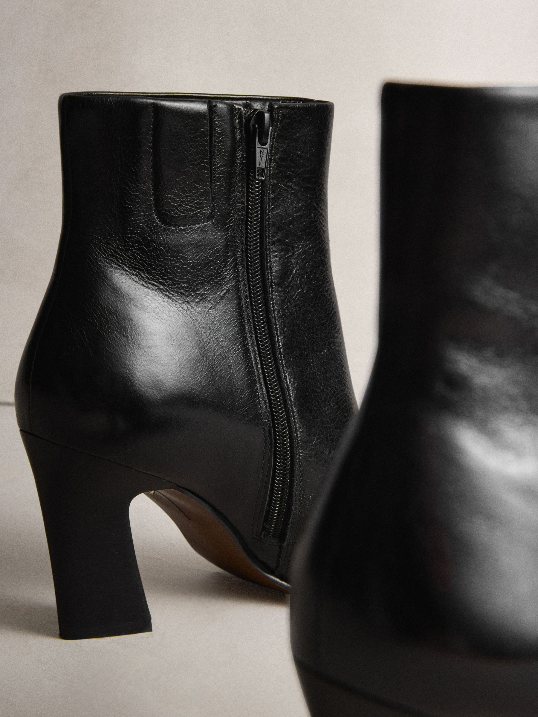 靴 00s archive black heel boots 27cm Buy Black Textured N. Premium Chisel Toe Curved Heel Ankle Boots